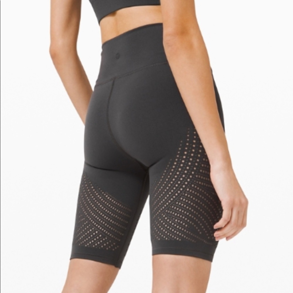 Lululemon Reveal biker shorts